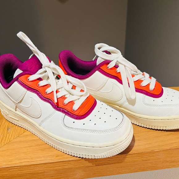 Nike - Picture 1 of 5